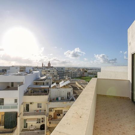 Appartamento Beautiful Pent With Terrace & Spectacular Views By 360 Estates Luqa Esterno foto