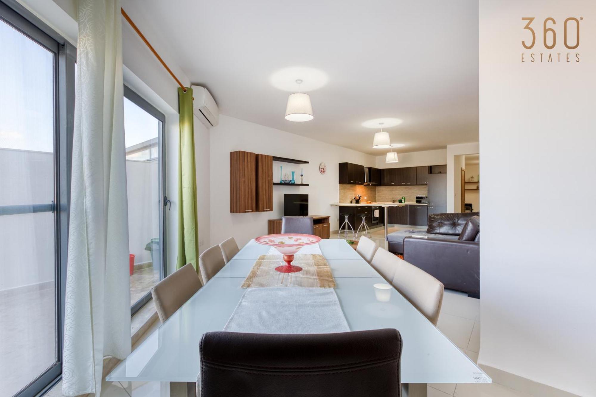 Appartamento Beautiful Pent With Terrace & Spectacular Views By 360 Estates Luqa Esterno foto