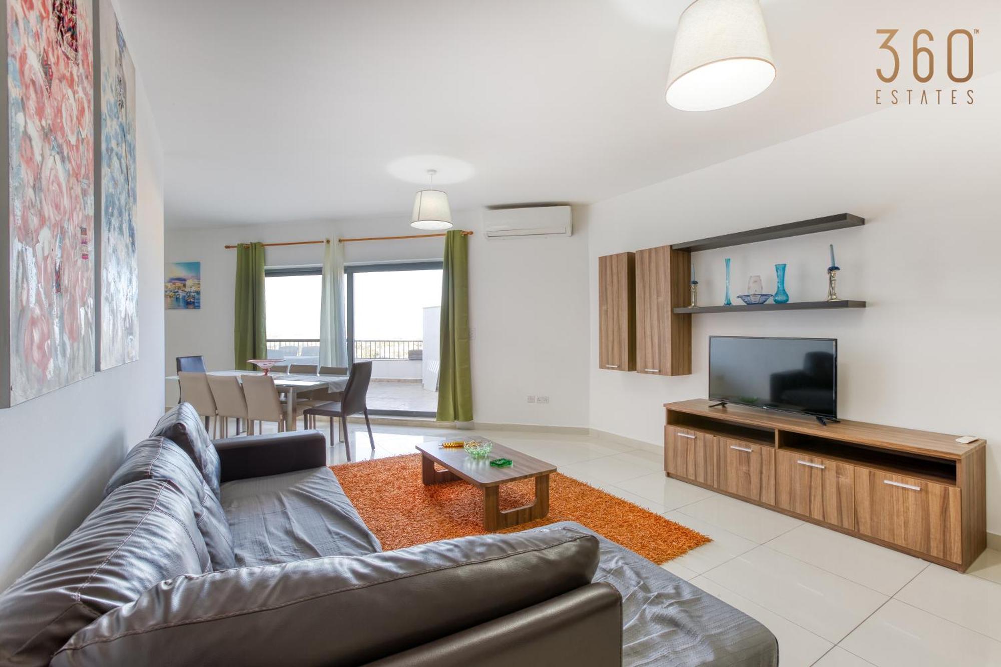 Appartamento Beautiful Pent With Terrace & Spectacular Views By 360 Estates Luqa Esterno foto