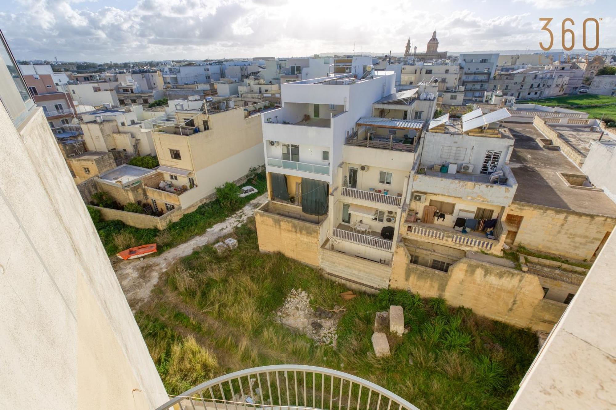 Appartamento Beautiful Pent With Terrace & Spectacular Views By 360 Estates Luqa Esterno foto