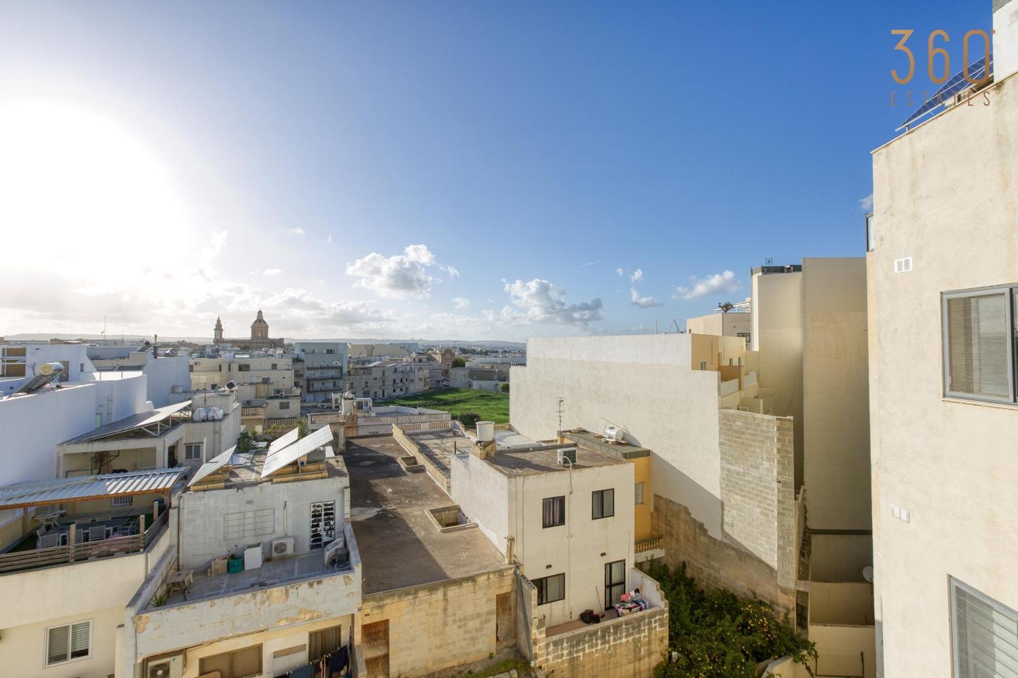 Appartamento Beautiful Pent With Terrace & Spectacular Views By 360 Estates Luqa Esterno foto