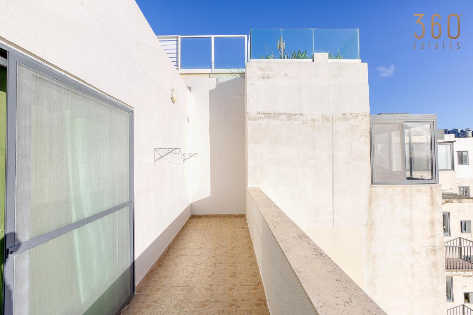 Appartamento Beautiful Pent With Terrace & Spectacular Views By 360 Estates Luqa Esterno foto