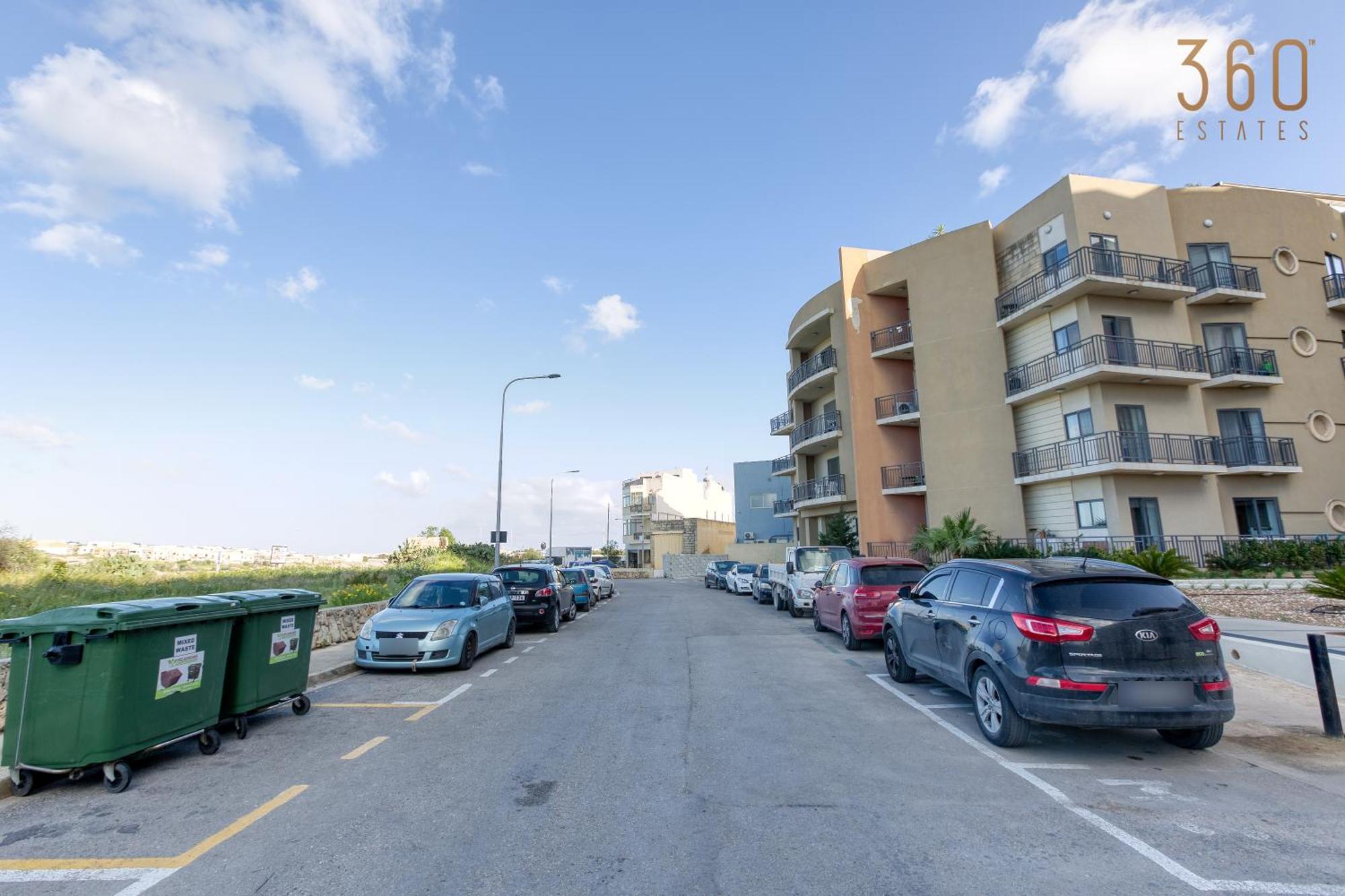 Appartamento Beautiful Pent With Terrace & Spectacular Views By 360 Estates Luqa Esterno foto