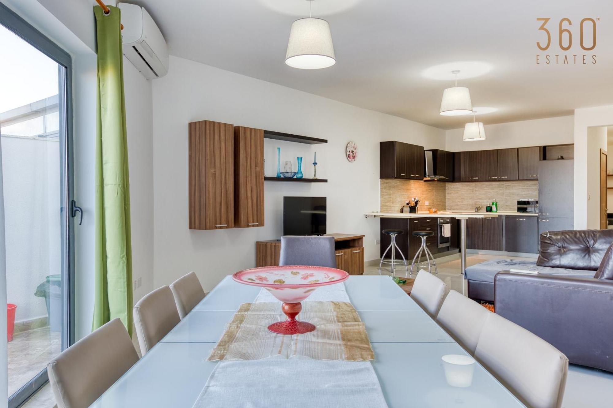 Appartamento Beautiful Pent With Terrace & Spectacular Views By 360 Estates Luqa Esterno foto