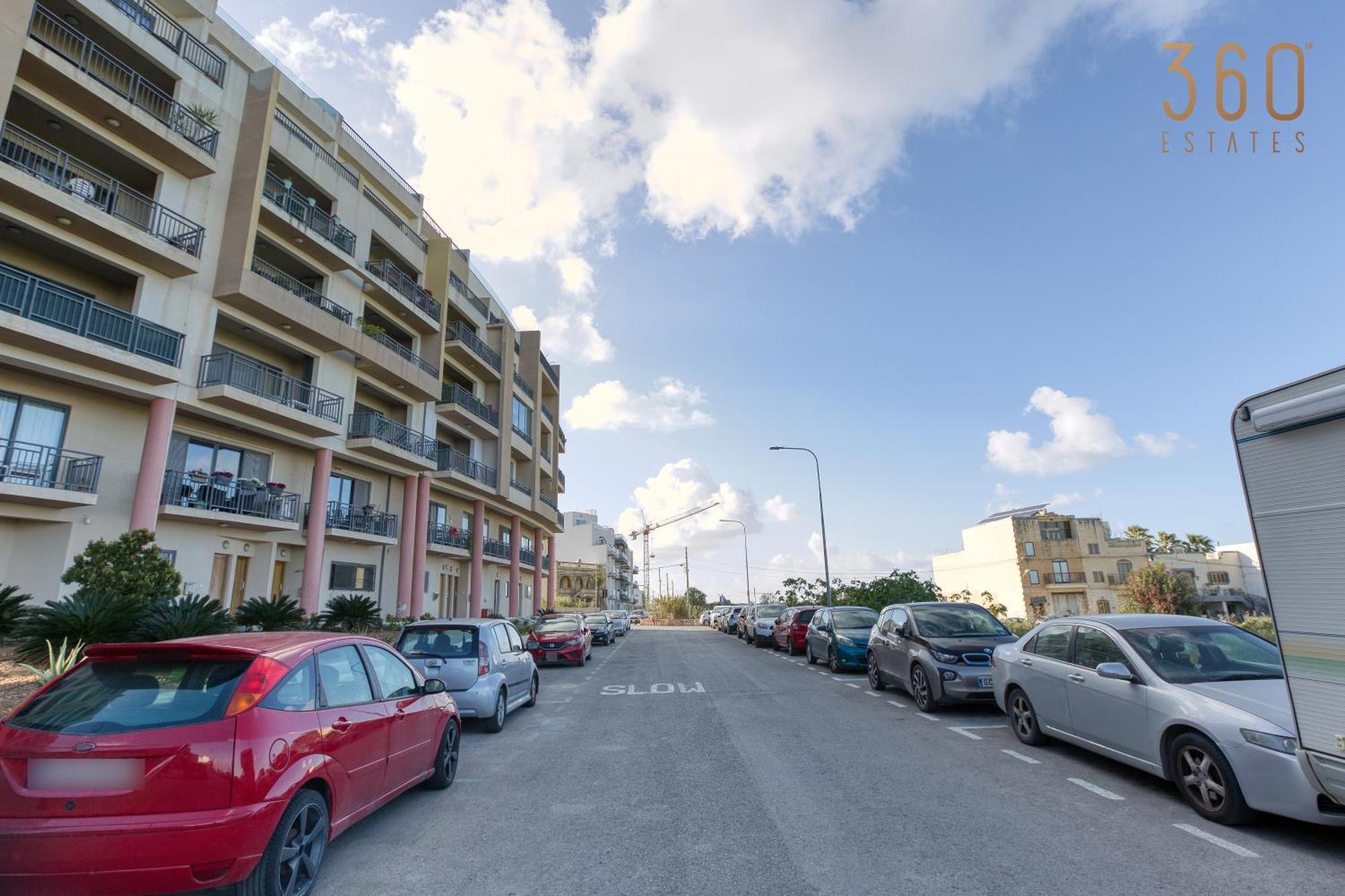 Appartamento Beautiful Pent With Terrace & Spectacular Views By 360 Estates Luqa Esterno foto