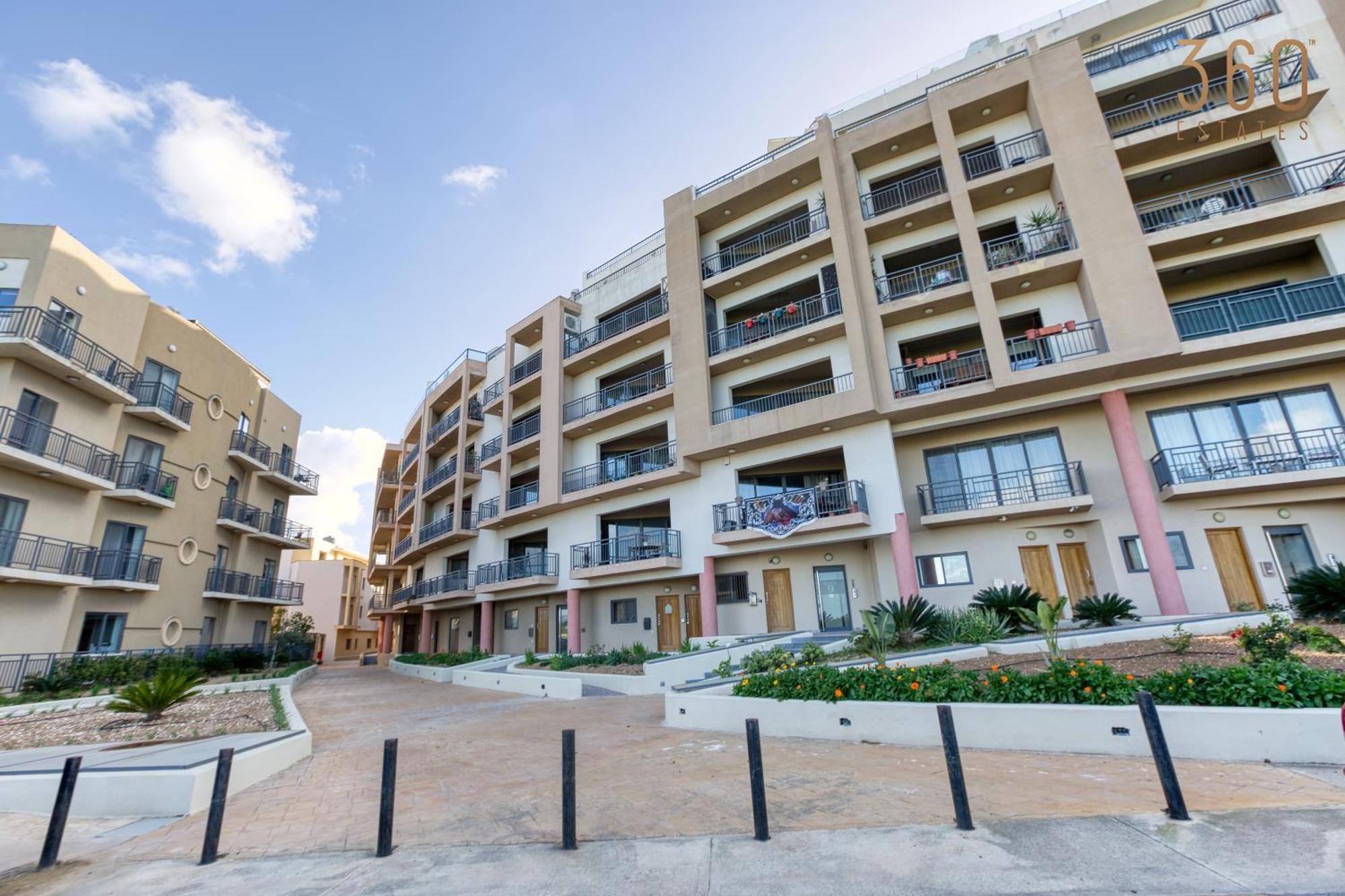 Appartamento Beautiful Pent With Terrace & Spectacular Views By 360 Estates Luqa Esterno foto